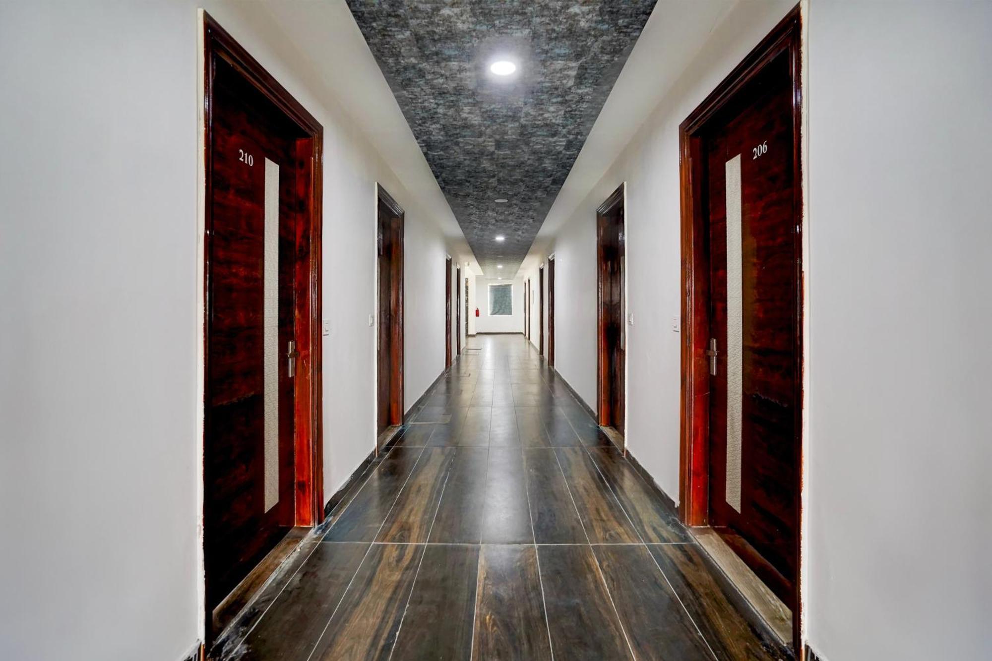Collection O The God'S Palace Resort Meerut Extérieur photo