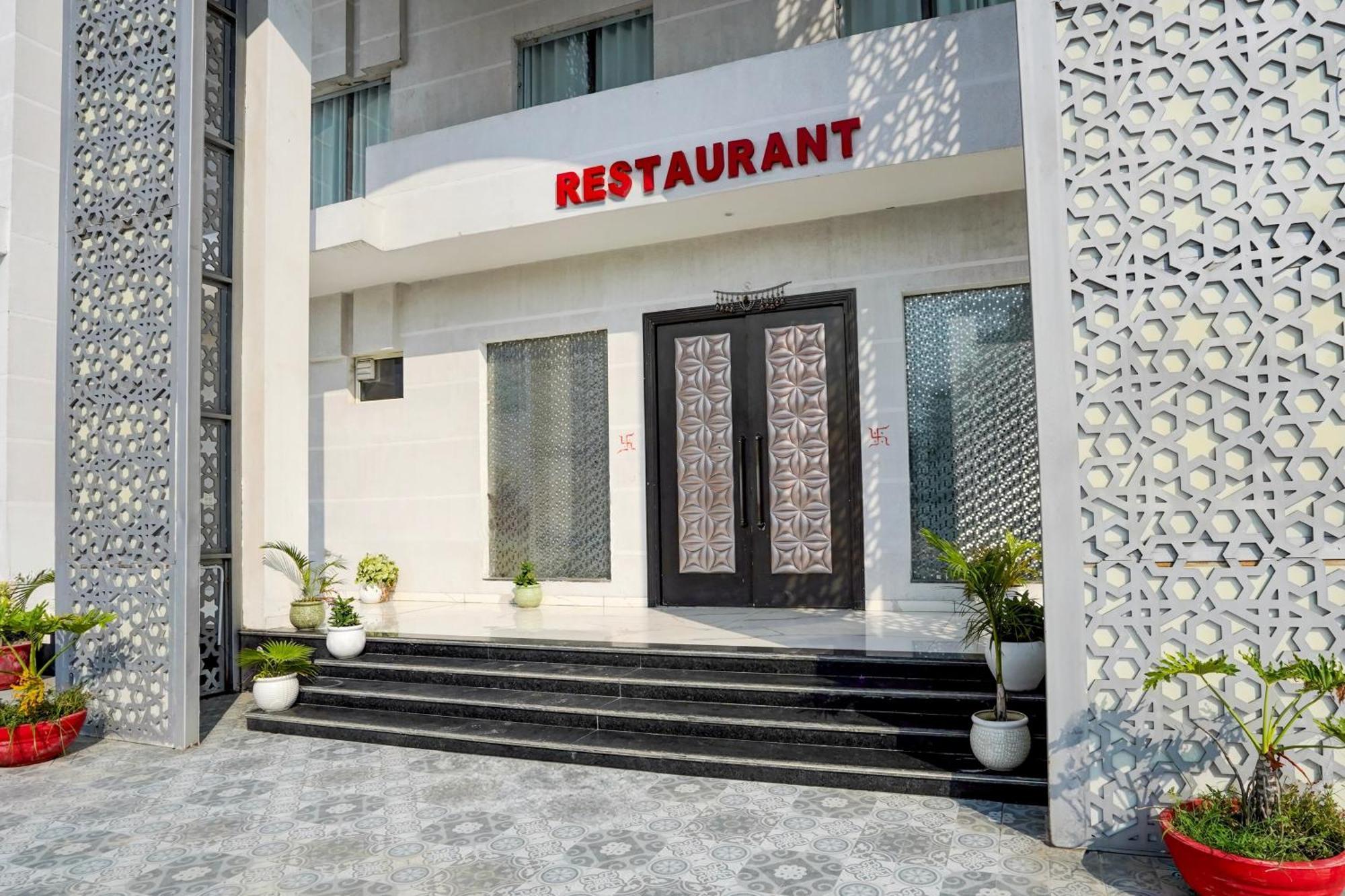 Collection O The God'S Palace Resort Meerut Extérieur photo