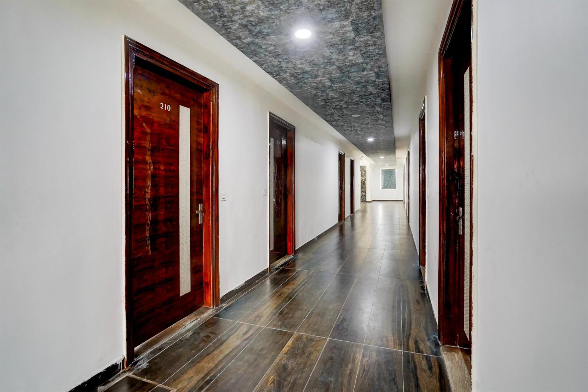 Collection O The God'S Palace Resort Meerut Extérieur photo