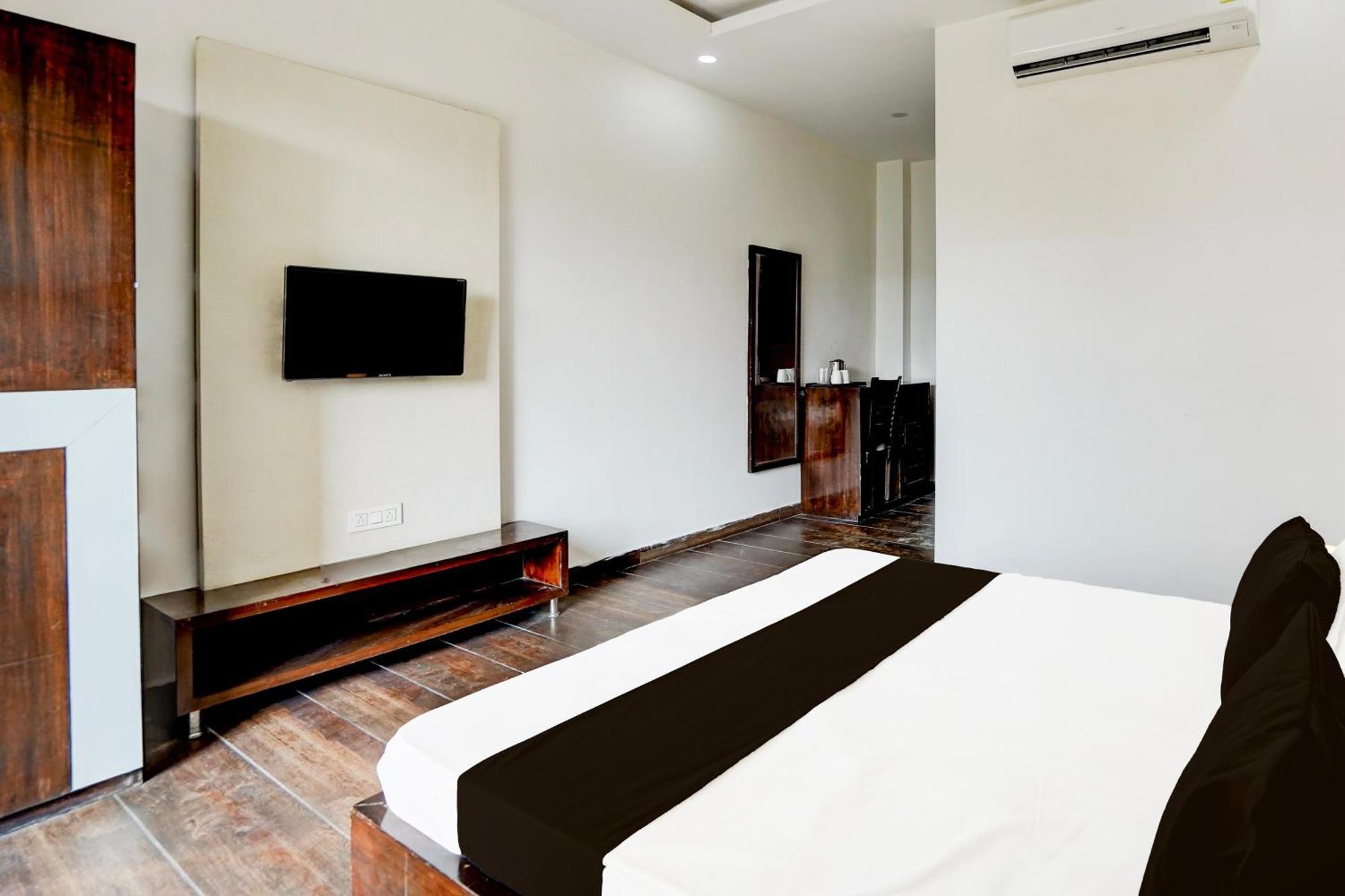 Collection O The God'S Palace Resort Meerut Extérieur photo
