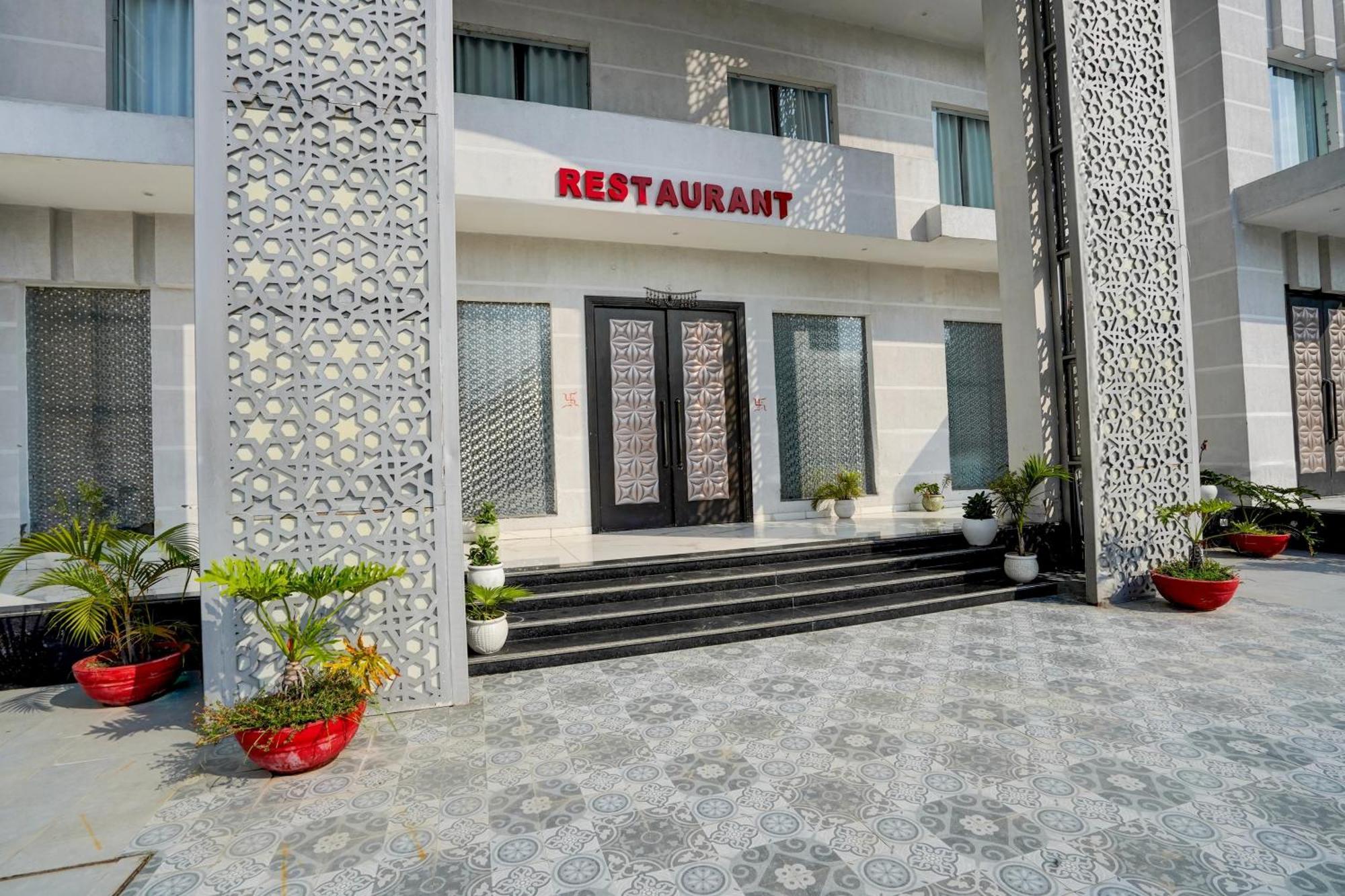 Collection O The God'S Palace Resort Meerut Extérieur photo